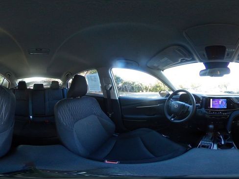 Used 2025 Toyota Camry LE image 41