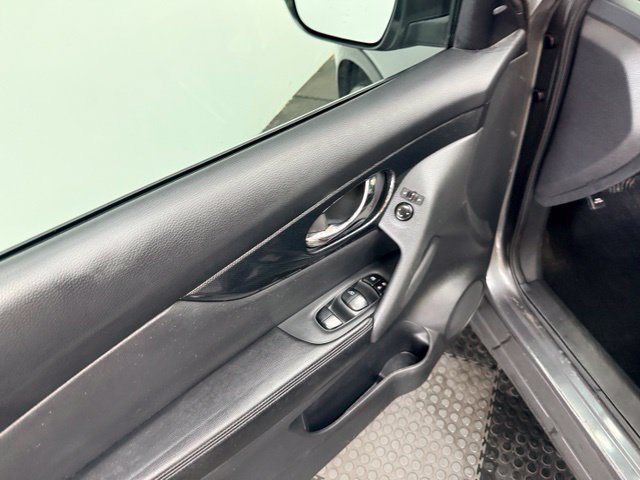 Used 2016 Nissan Rogue SL AWD/4WD image 17