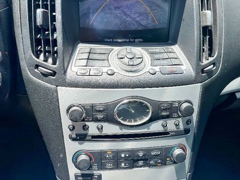 Used 2014 INFINITI Q60 Convertible w/ Premium Package RWD image 16