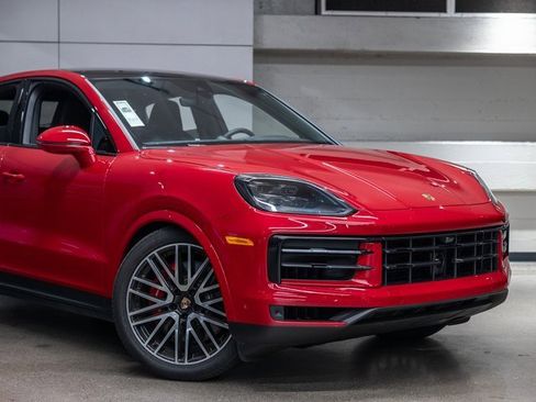Used 2025 Porsche Cayenne S image 15