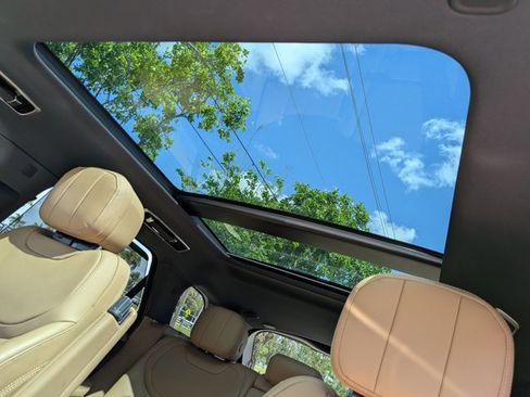 Used 2024 Land Rover Range Rover Sport SE image 12