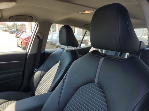 Used 2024 Toyota Camry SE image 16