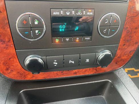 Used 2011 Chevrolet Suburban LT AWD/4WD image 21