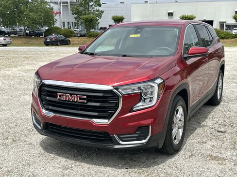 Used 2022 GMC Terrain SLE FWD image 1
