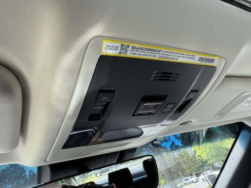 Used 2025 Lexus ES 300h w/ Technology Package FWD image 27