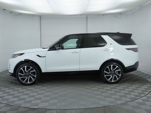 Used 2024 Land Rover Discovery Dynamic SE image 8