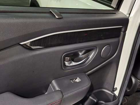 Used 2025 Honda Pilot Black Edition image 35