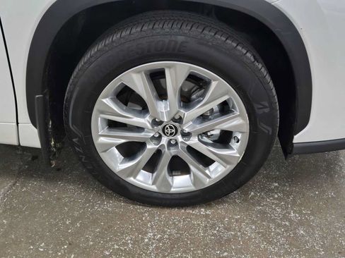 Used 2022 Toyota Highlander Limited AWD/4WD image 9