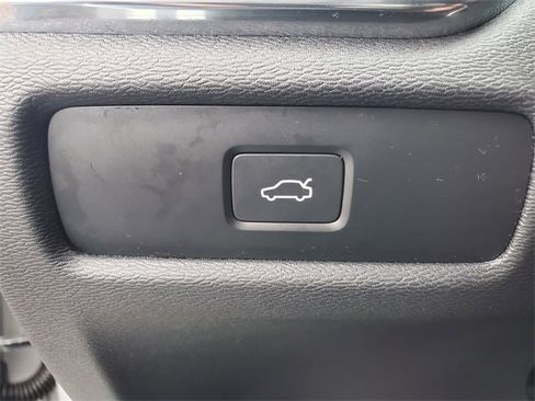 Used 2025 Volvo V60 B5 Cross Country Plus image 17