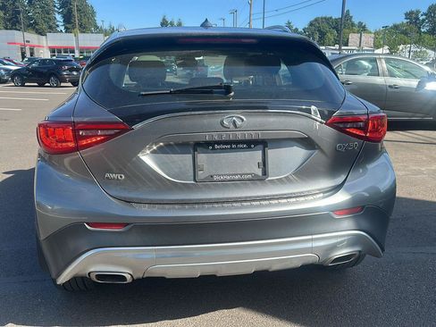 Used 2017 INFINITI QX30 Premium AWD/4WD image 6