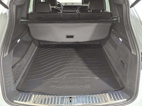 Used 2024 Porsche Cayenne image 22