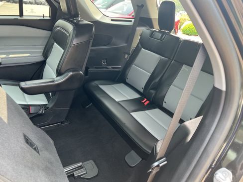 Used 2022 Ford Explorer XLT w/ Equipment Group 202A image 18