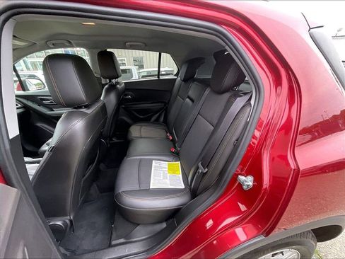 Used 2018 Chevrolet Trax LT w/ LT Convenience Package AWD/4WD image 15