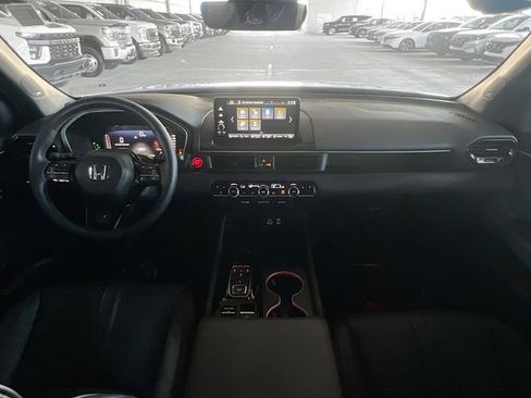 Used 2025 Honda Pilot Black Edition image 27