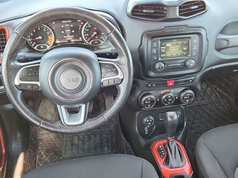 Used 2015 Jeep Renegade Trailhawk w/ Popular Equipment Group AWD/4WD image 11