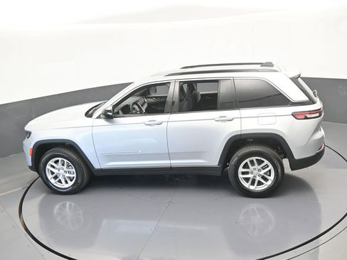 Used 2024 Jeep Grand Cherokee Laredo X image 49