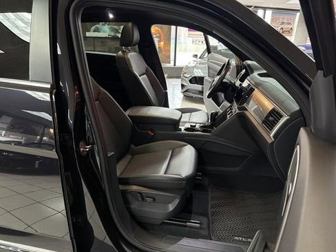 Used 2020 Volkswagen Atlas Cross Sport SEL R-Line image 26