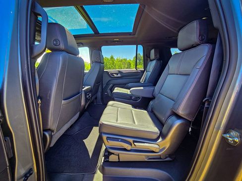 Used 2022 Chevrolet Suburban RST w/ Luxury Package AWD/4WD image 31