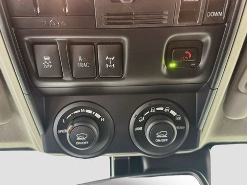 Used 2021 Toyota 4Runner TRD Off-Road Premium w/ Moonroof Package AWD/4WD image 33