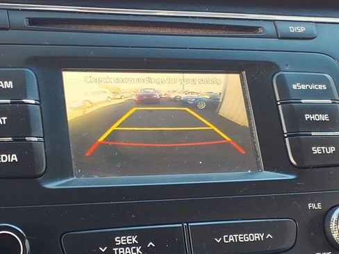 Used 2016 Kia Sedona LX w/ LX Convenience Package image 9