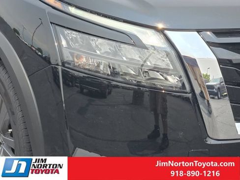 Used 2025 Nissan Pathfinder SV FWD image 9