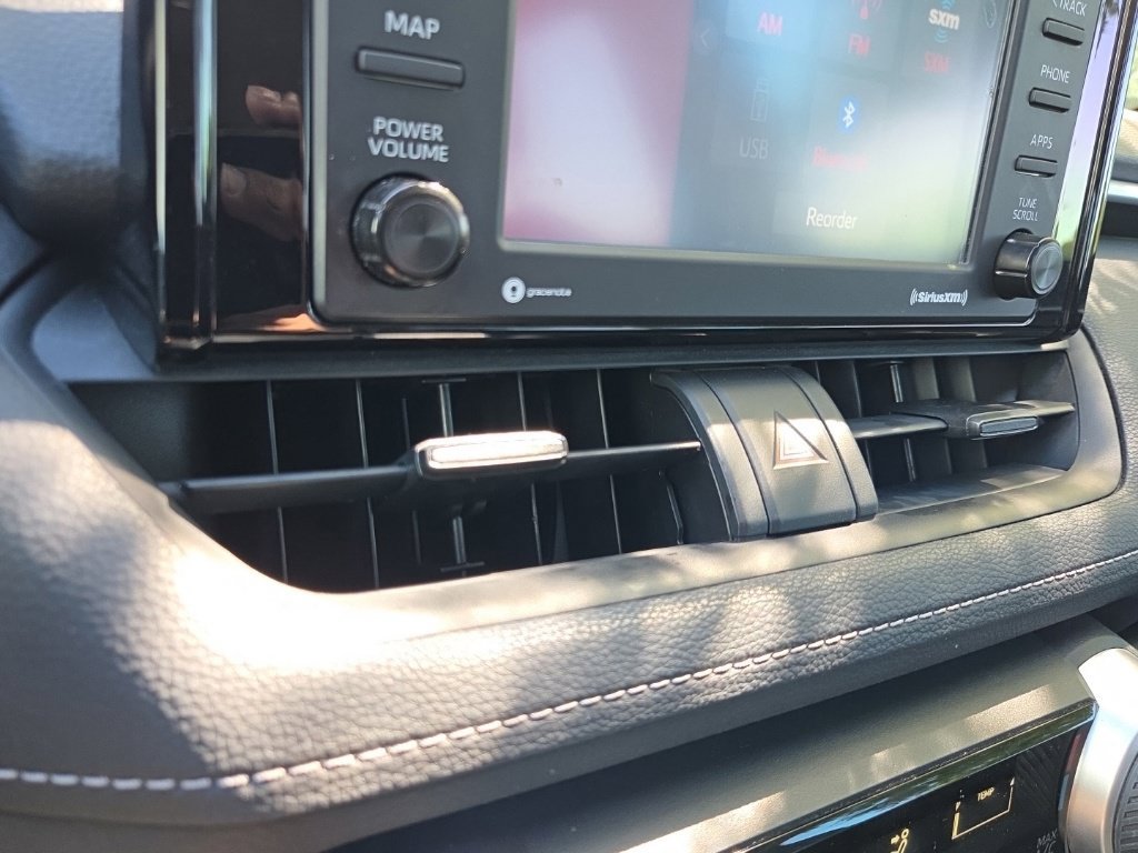 Used 2020 Toyota RAV4 LE FWD image 37