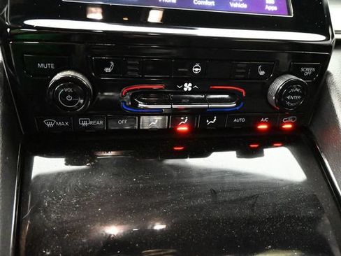 Used 2021 Jeep Grand Cherokee L Laredo RWD image 11
