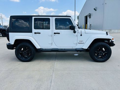 Used 2016 Jeep Wrangler Unlimited Sahara w/ Connectivity Group AWD/4WD image 33