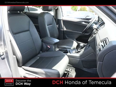 Used 2018 Volkswagen Tiguan SE w/ Panoramic Sunroof Package FWD image 21