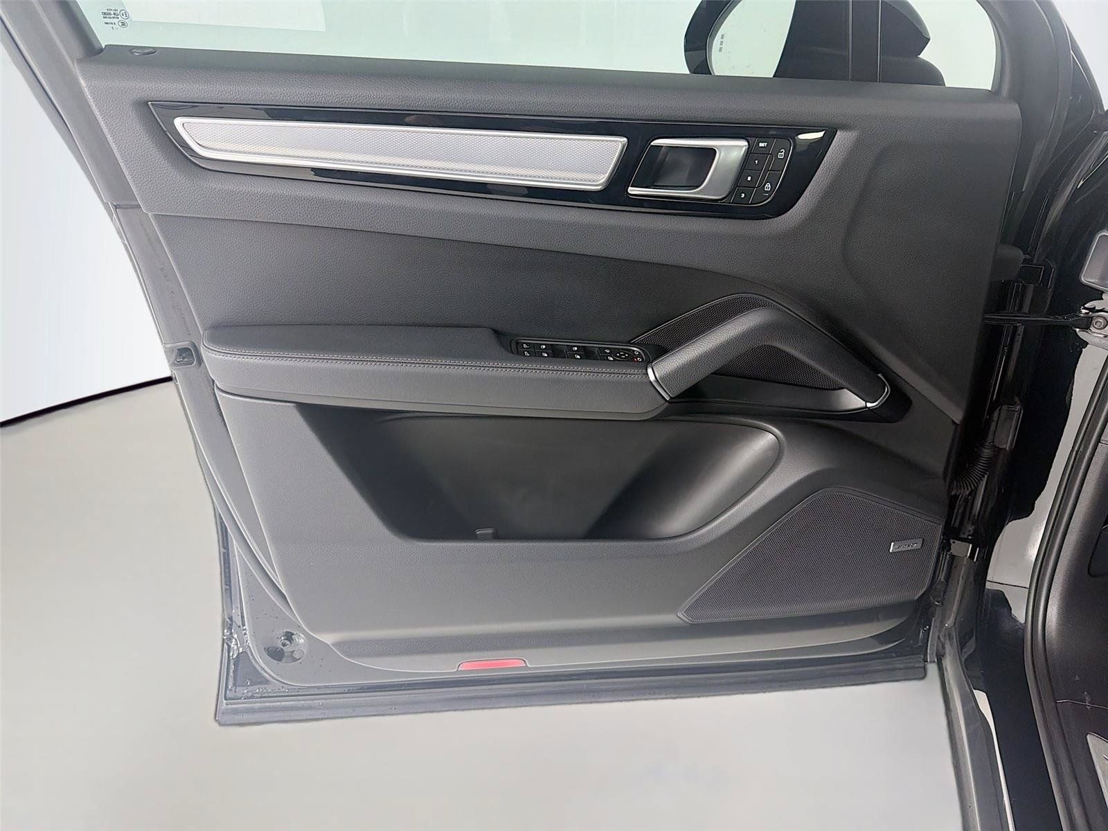 Certified 2023 Porsche Cayenne S AWD/4WD image 6