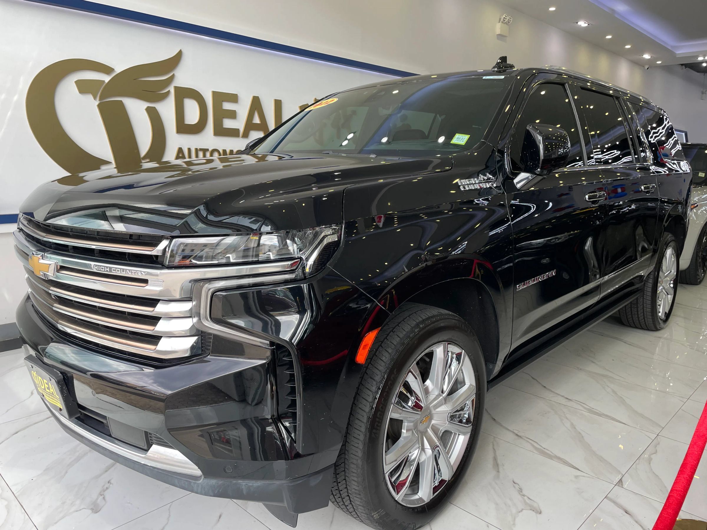 Used 2022 Chevrolet Suburban High Country w/ Premium Package AWD/4WD image 4