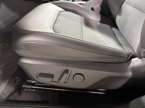 New 2026 Kia Niro Wind w/ Wind Preserve Package FWD image 11