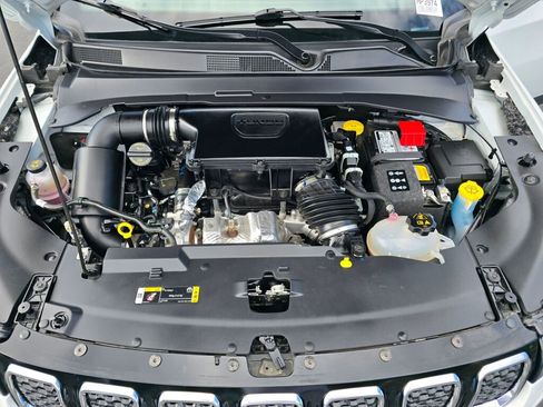 Used 2024 Jeep Compass Limited image 10