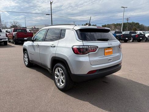Certified 2024 Jeep Compass Latitude AWD/4WD image 3