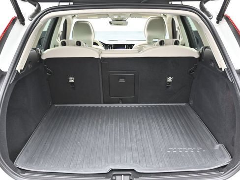 Used 2024 Volvo XC60 B5 Core w/ Protection Package Premier AWD/4WD image 26
