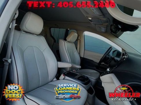 Used 2017 Chrysler Pacifica Limited FWD image 13