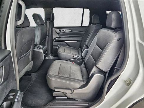 Used 2024 Chevrolet Traverse LT FWD image 19