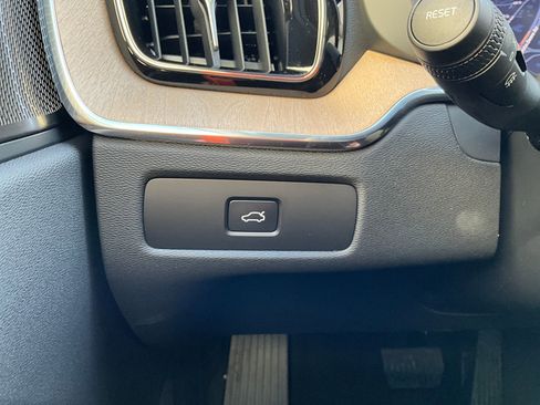 New 2026 Volvo XC60 B5 Plus w/ Protection Package Premier image 23