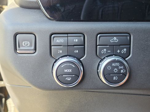 Used 2023 GMC Sierra 1500 Elevation w/ X31 Off-Road Package AWD/4WD image 35