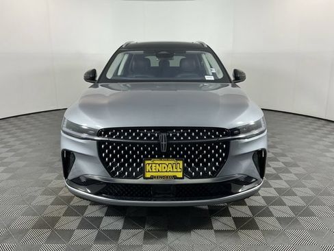 Used 2025 Lincoln Nautilus Reserve AWD/4WD image 2