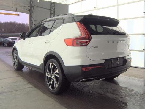 Used 2019 Volvo XC40 T5 R-Design image 2