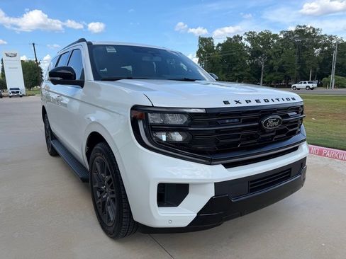 Used 2026 Ford Expedition Platinum w/ Stealth Appearance Package AWD/4WD image 9