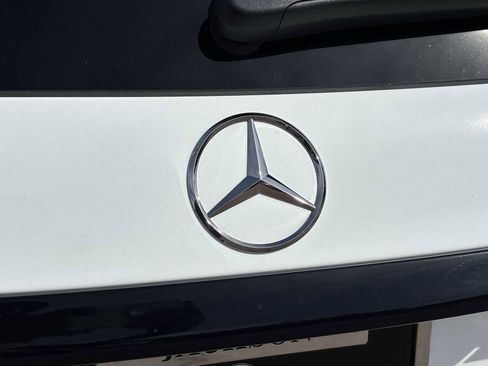 Used 2024 Mercedes-Benz GLC 300 image 10