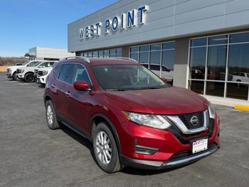 Used 2018 Nissan Rogue SV image 2