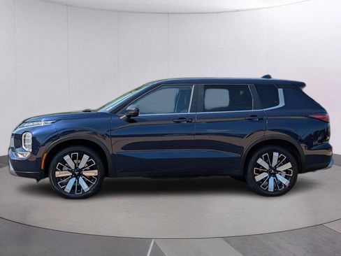 Used 2025 Mitsubishi Outlander SE FWD image 2