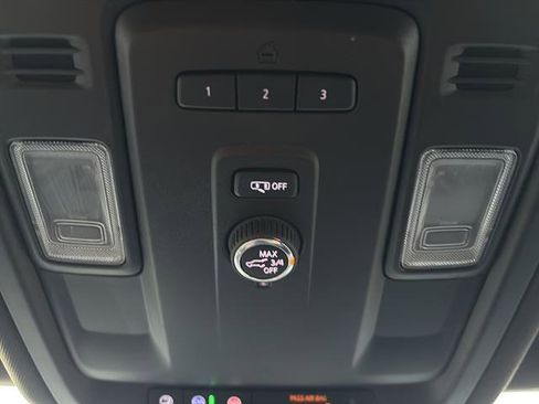 Used 2023 Chevrolet Suburban LT image 29