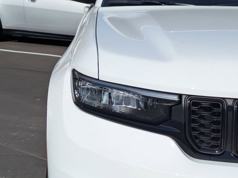 New 2025 Jeep Grand Cherokee L Limited w/ Black Appearance Package image 10