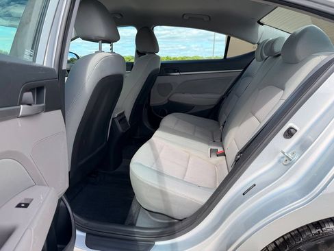 Used 2017 Hyundai Elantra SE w/ SE A/T Tech Package 03 FWD image 5