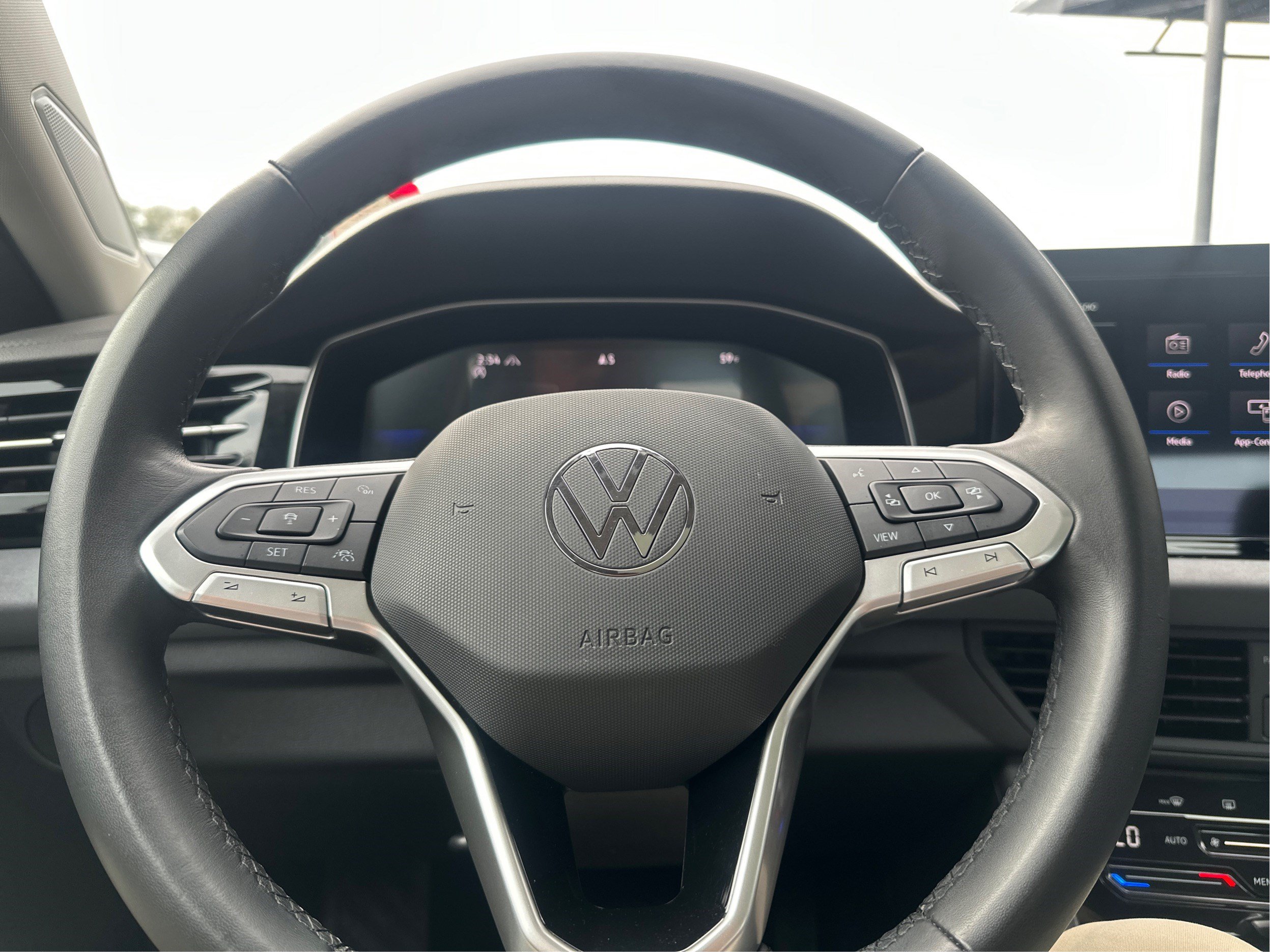Used 2025 Volkswagen Jetta SE FWD image 18