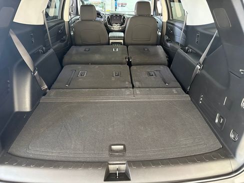 Used 2020 Chevrolet Traverse LT FWD image 40